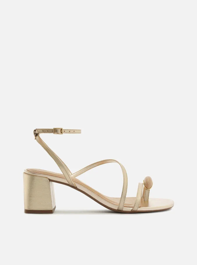 Sandália Dourada Couro Salto Bloco Dedeira Pedra